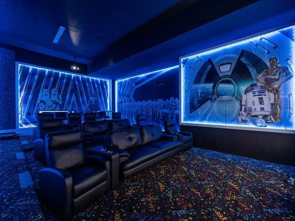 Garage - XL Movie Theater
