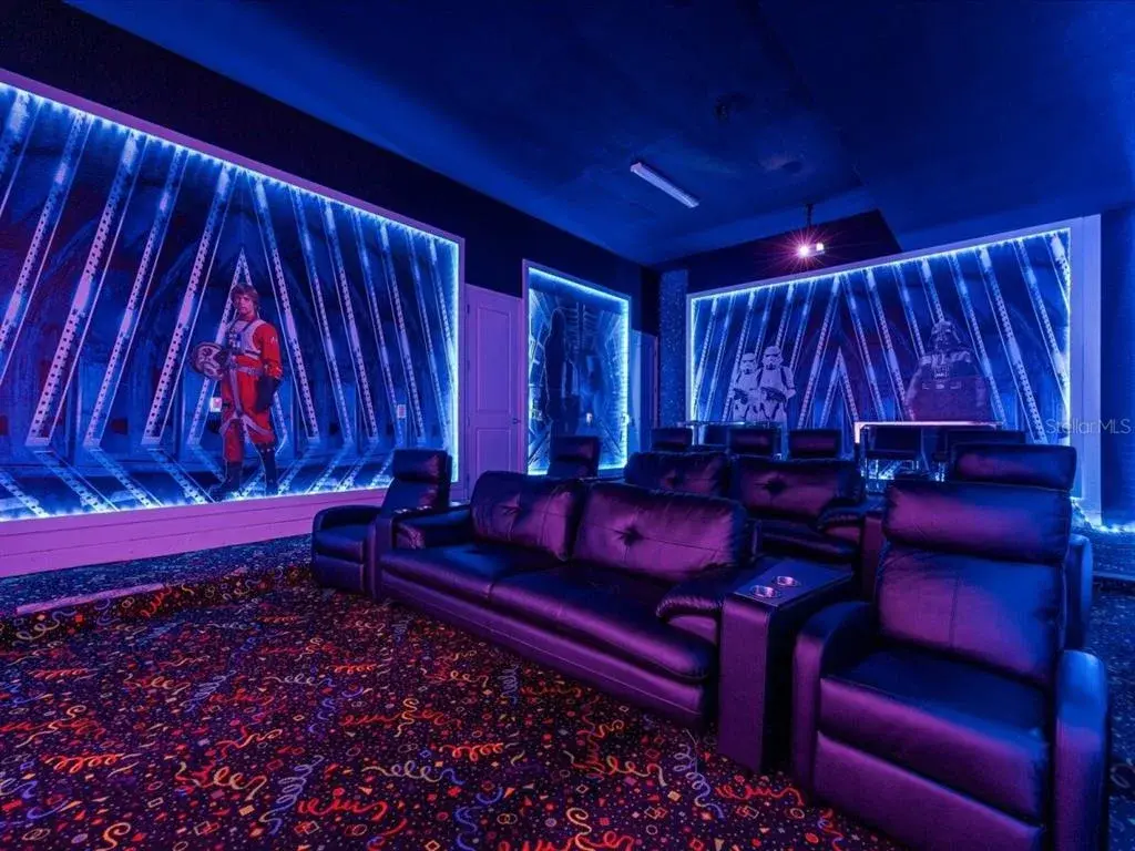 Garage - XL Movie Theater