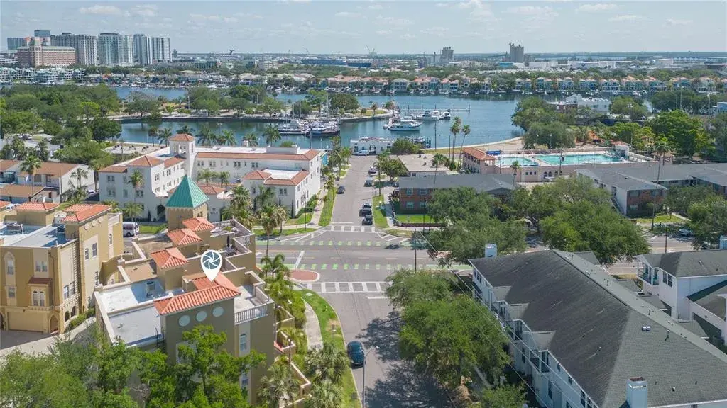 Short, pleasant walk to the village, marina, Islands recreation center and more...