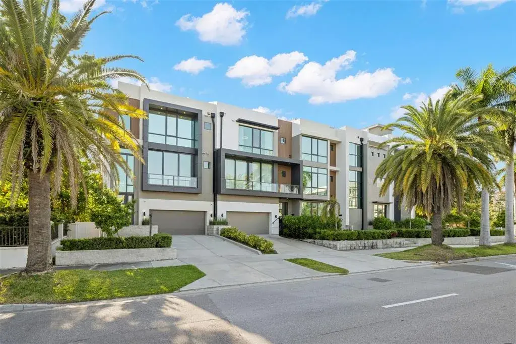 Property for sale at 98 W DAVIS BOULEVARD, TAMPA, FL, 33606