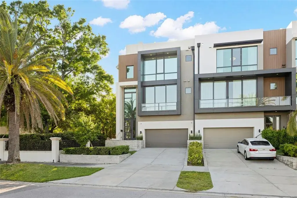 Property for sale at 98 W DAVIS BOULEVARD, TAMPA, FL, 33606