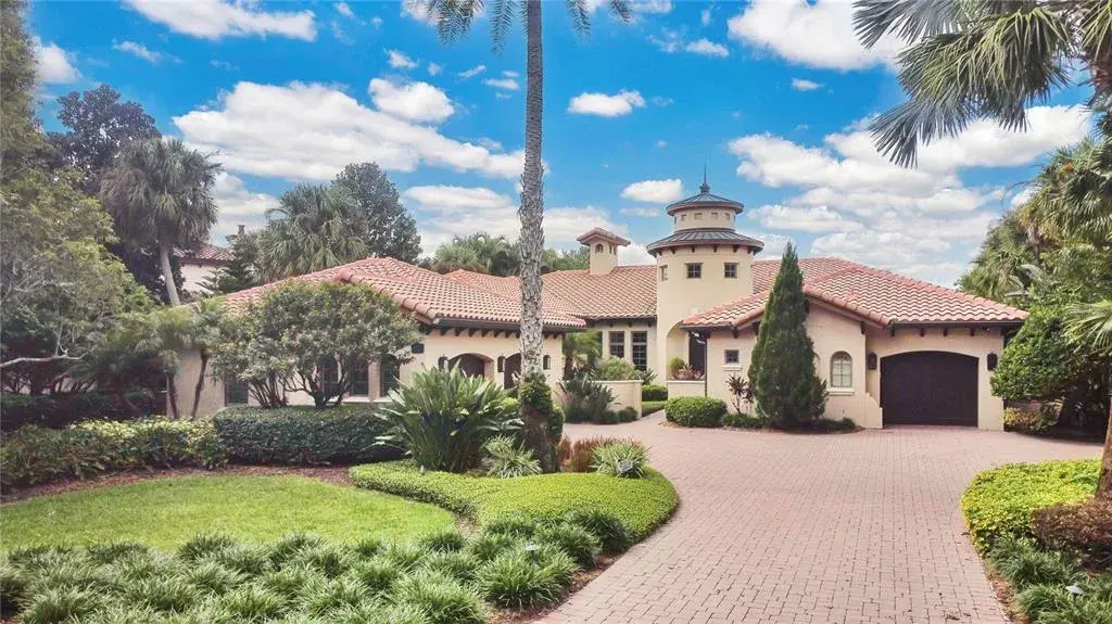 ONE STORY GARDEN VILLA