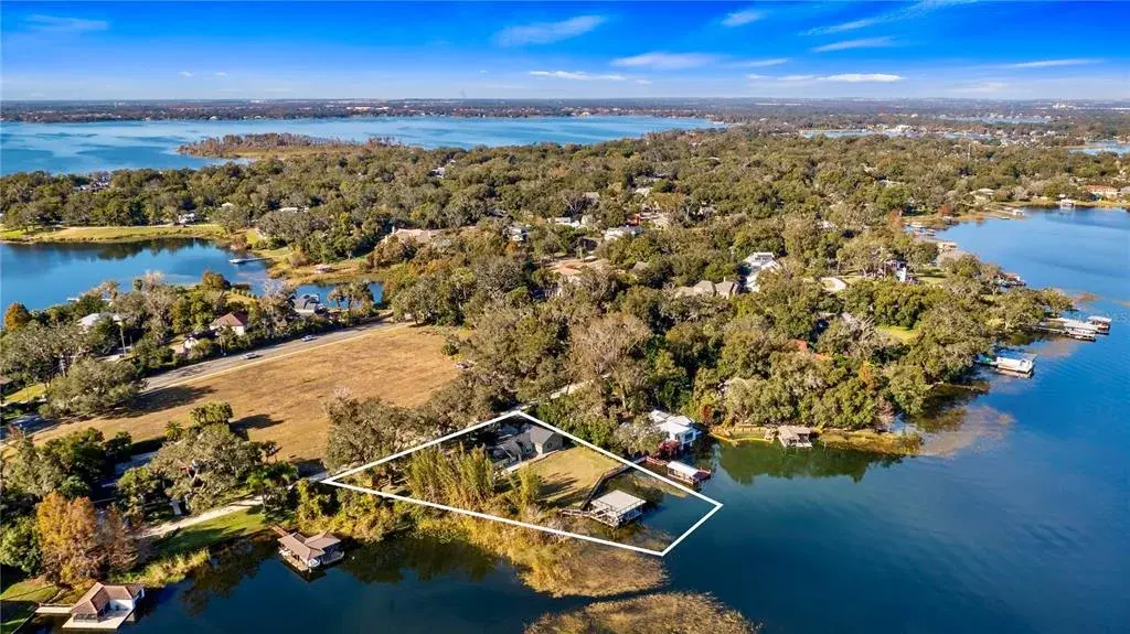 Magnificent lakefront estate in historic Olde Windermere.