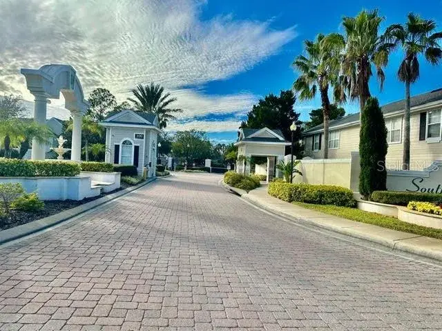 Property for sale at 330 SOUTHERN PECAN CIRCLE UNIT 208, WINTER GARDEN, FL, 34787