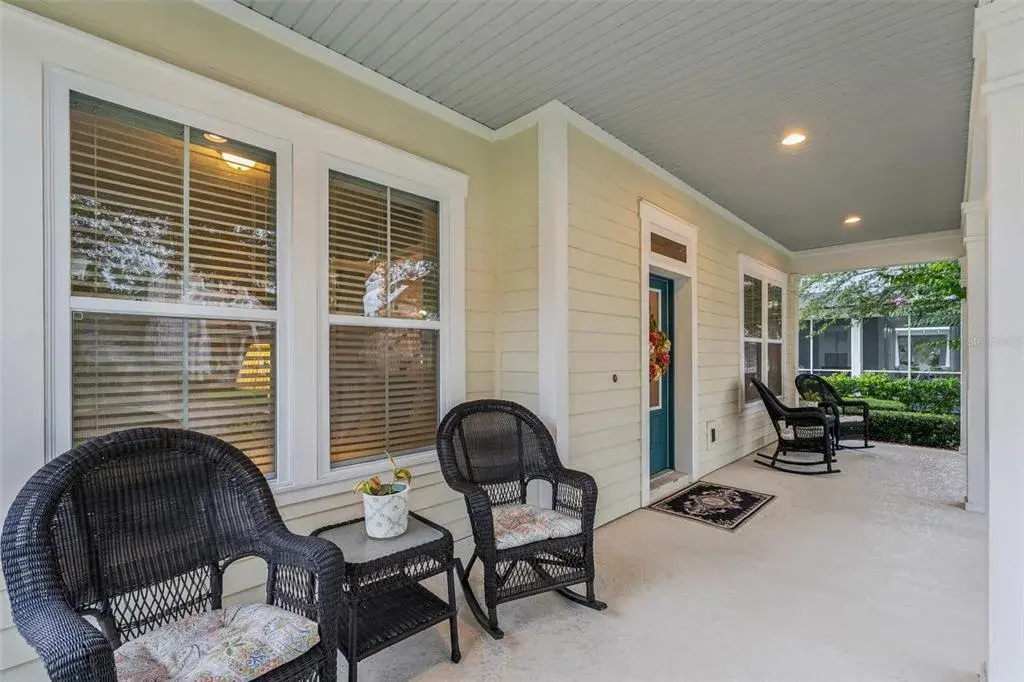 Home Highlight- Open Concept Kitchen with Gas Range