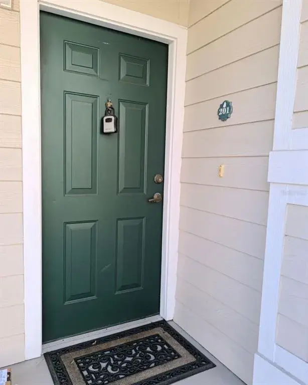 Property for sale at 131 SOUTHERN PECAN CIRCLE UNIT 201, WINTER GARDEN, FL, 34787