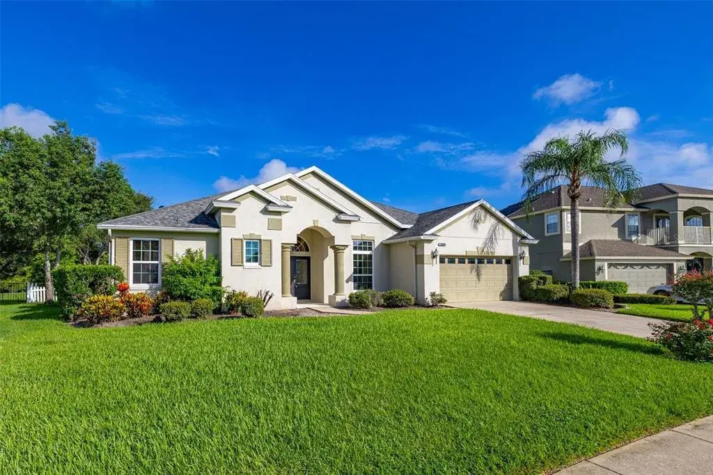 Excellent curb appeal!
