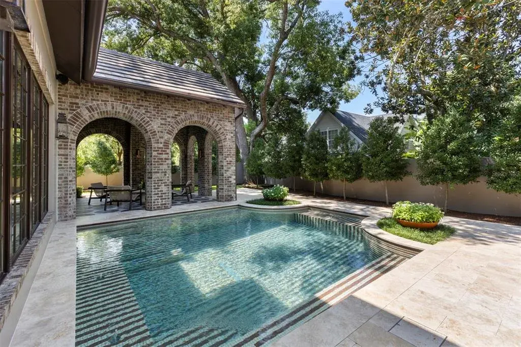 Pool/Lanai