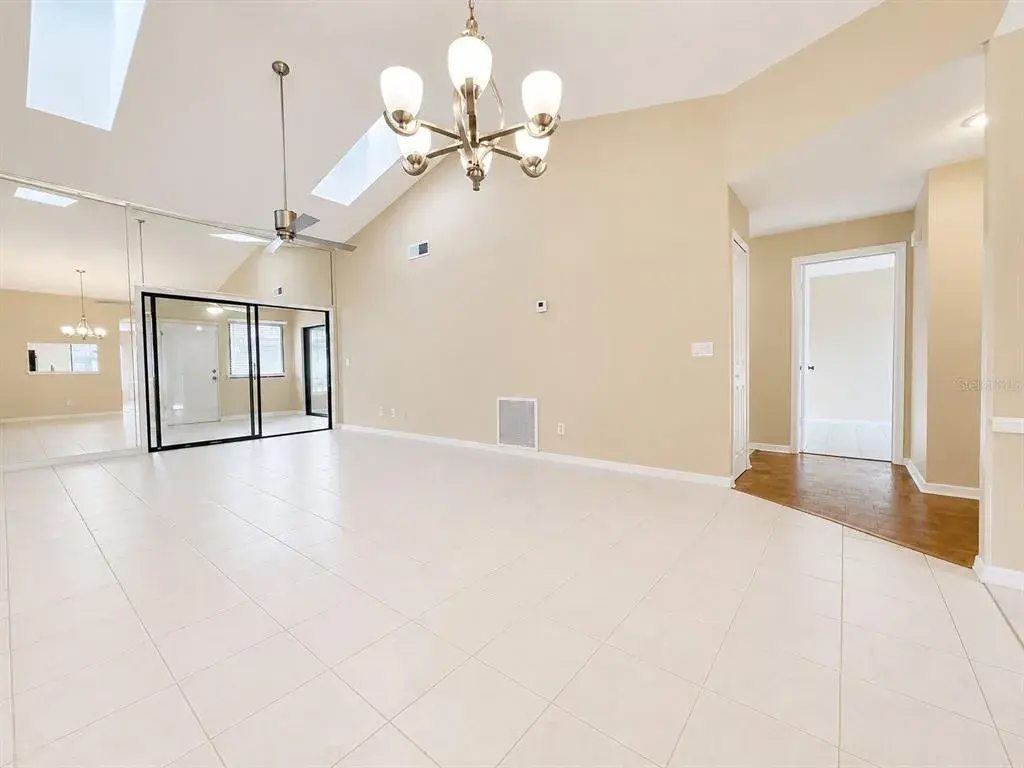 LIVING/DINING ROOM