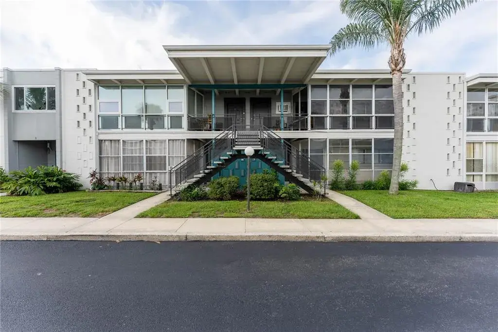 Lakefront Charm in Winter Park!