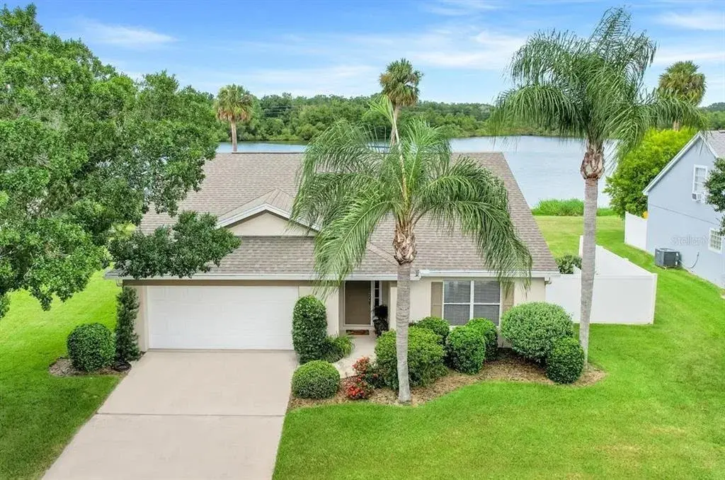 Rare lakefront house in Winter Garden