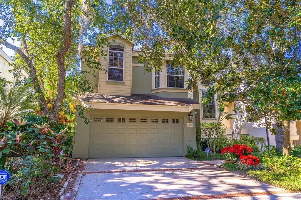 Welcome to 785 McIntyre Avenue