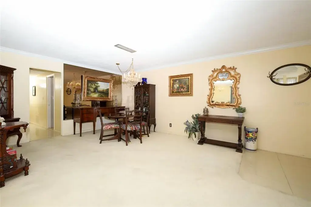 Spacious Foyer & dining room