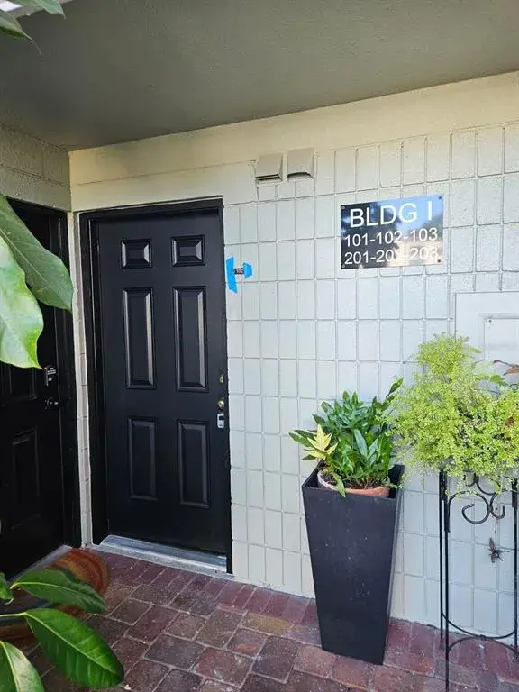 Property for sale at 2424 W TAMPA BAY BOULEVARD UNIT I102, TAMPA, FL, 33607