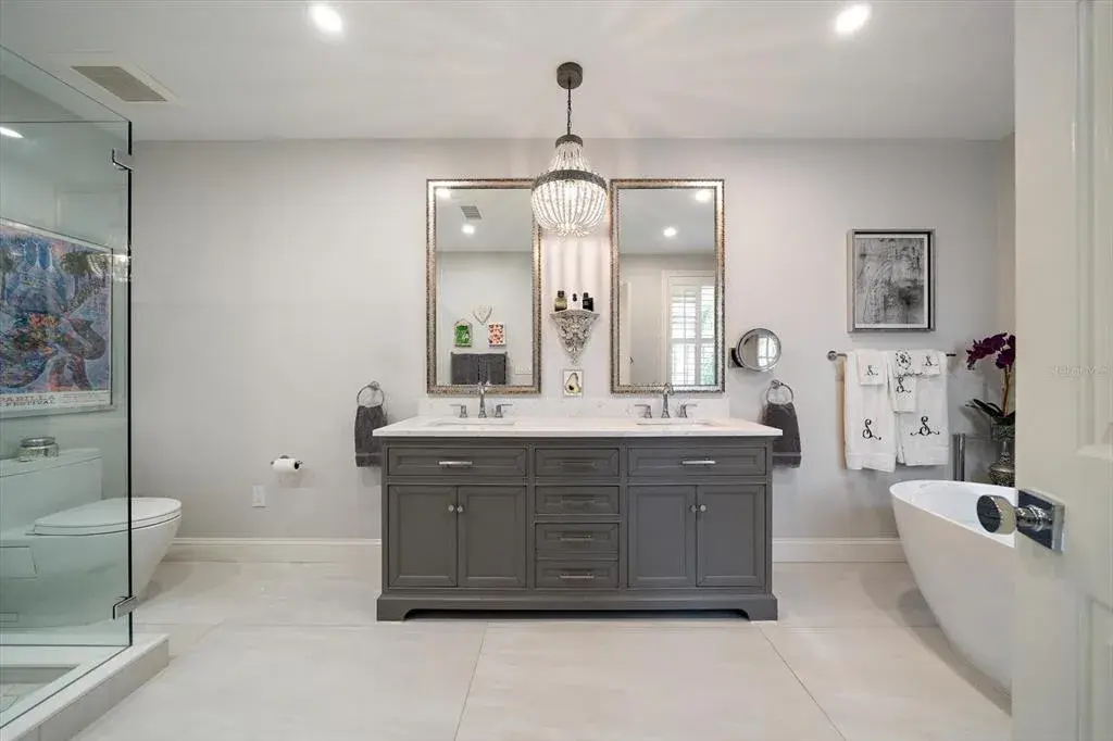Primary Bathroom (Third Floor)