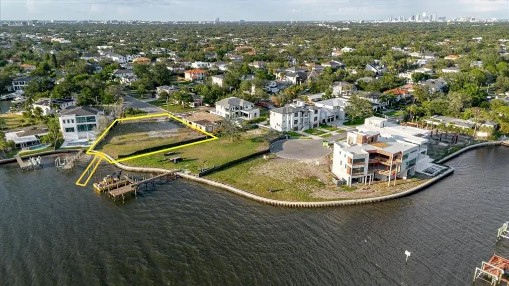 Property for sale at 5102 W LONGFELLOW AVENUE, TAMPA, FL, 33629
