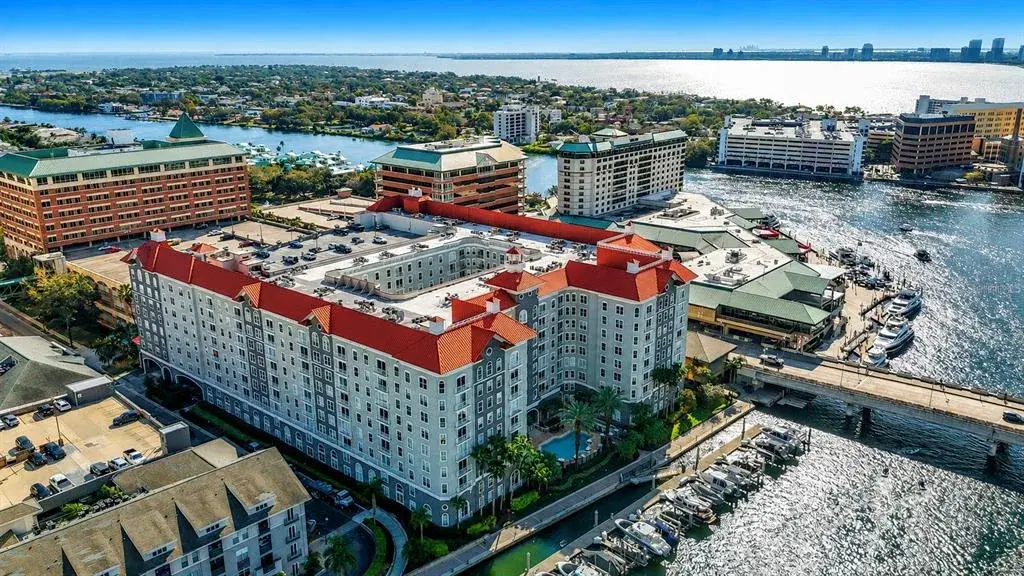 PARKCREST AT HARBOUR ISLAND. View of Parkcrest and Jacksons Bistro, American Social and Tampa Bay CONDO