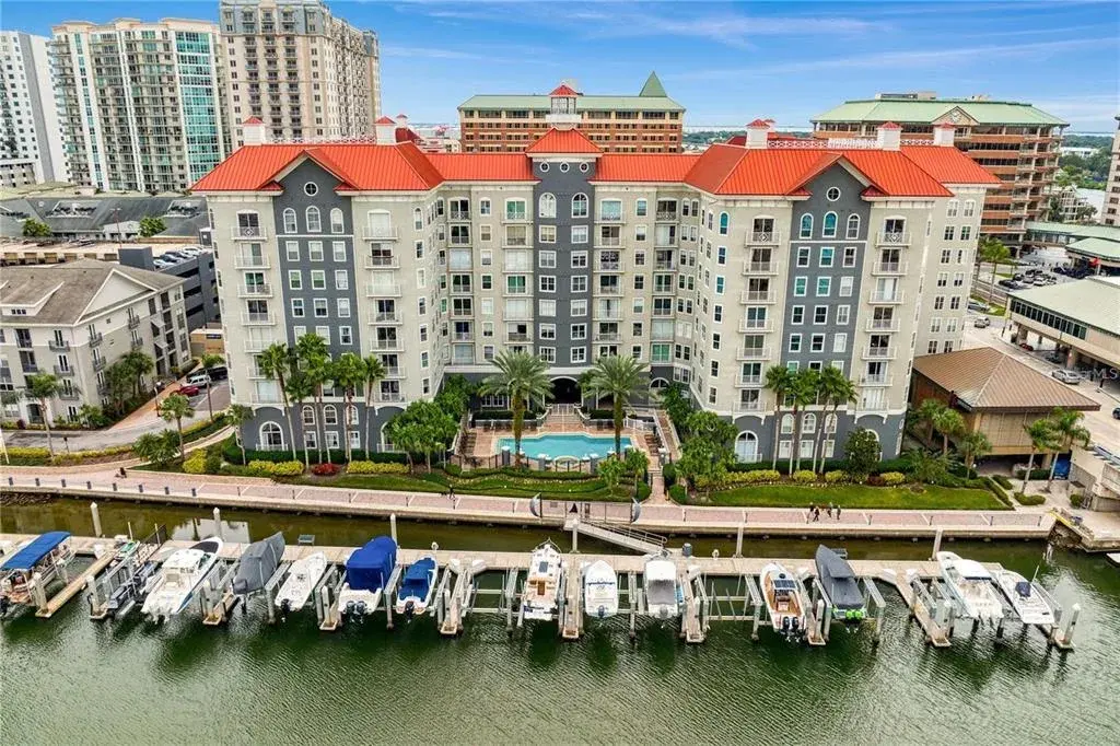 PARKCREST AT HARBOUR ISLAND CONDO