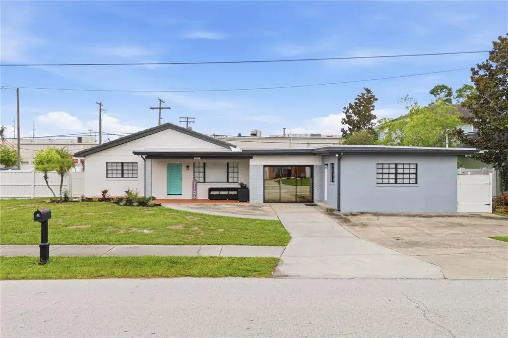 Property for sale at 2607 W CREST AVENUE, TAMPA, FL, 33614