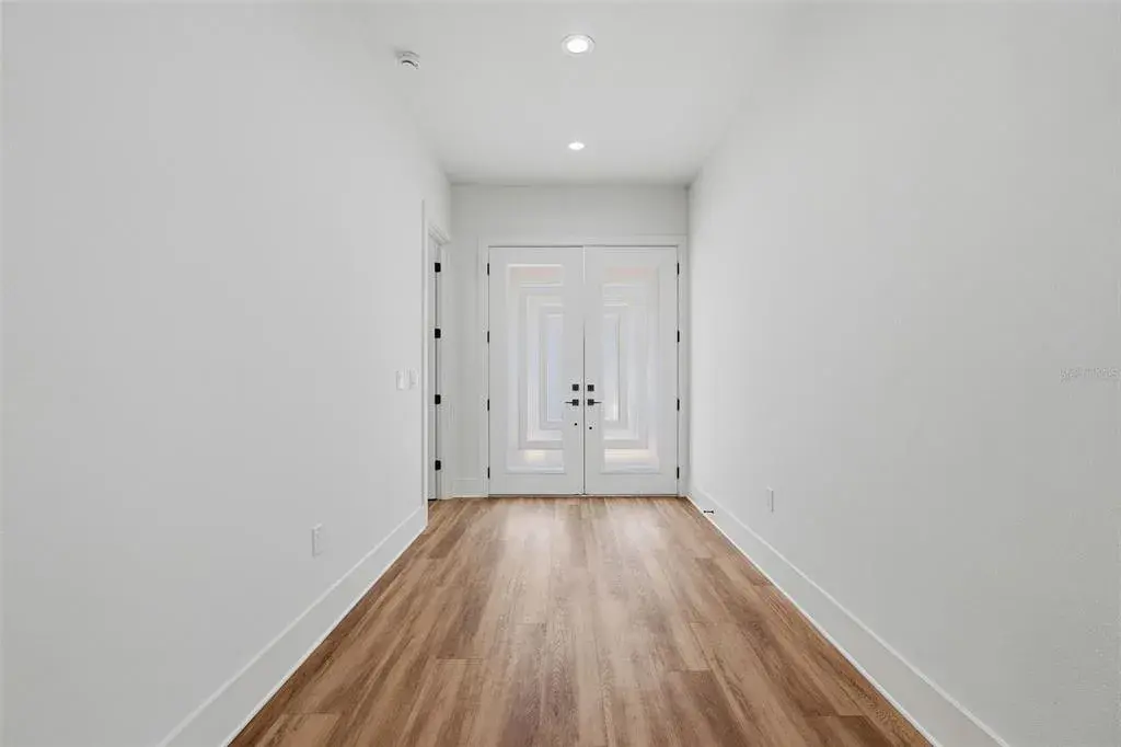 Property for sale at 2914 W WALNUT STREET, TAMPA, FL, 33607