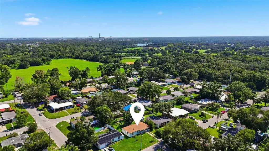 Located near the Hillsborough River and 22nd St park with plenty of majestic oaks, a frisbee golf course and green space!