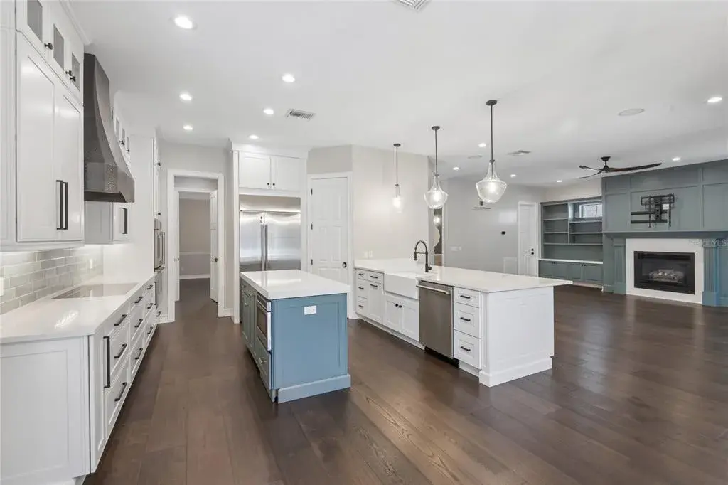 Property for sale at 5105 W NEPTUNE WAY, TAMPA, FL, 33609