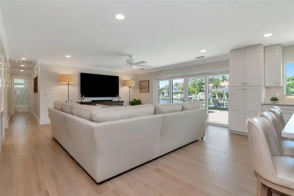 Property for sale at 4927 W MELROSE AVENUE N, TAMPA, FL, 33629