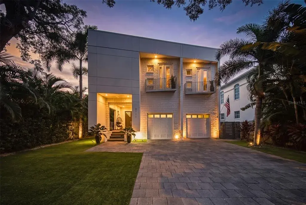 Property for sale at 2711 W TRILBY AVENUE, TAMPA, FL, 33611