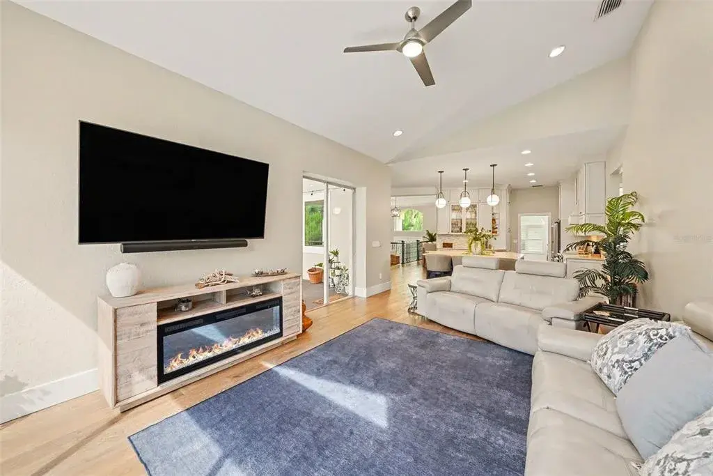Property for sale at 1021 W HENRY AVENUE, TAMPA, FL, 33604