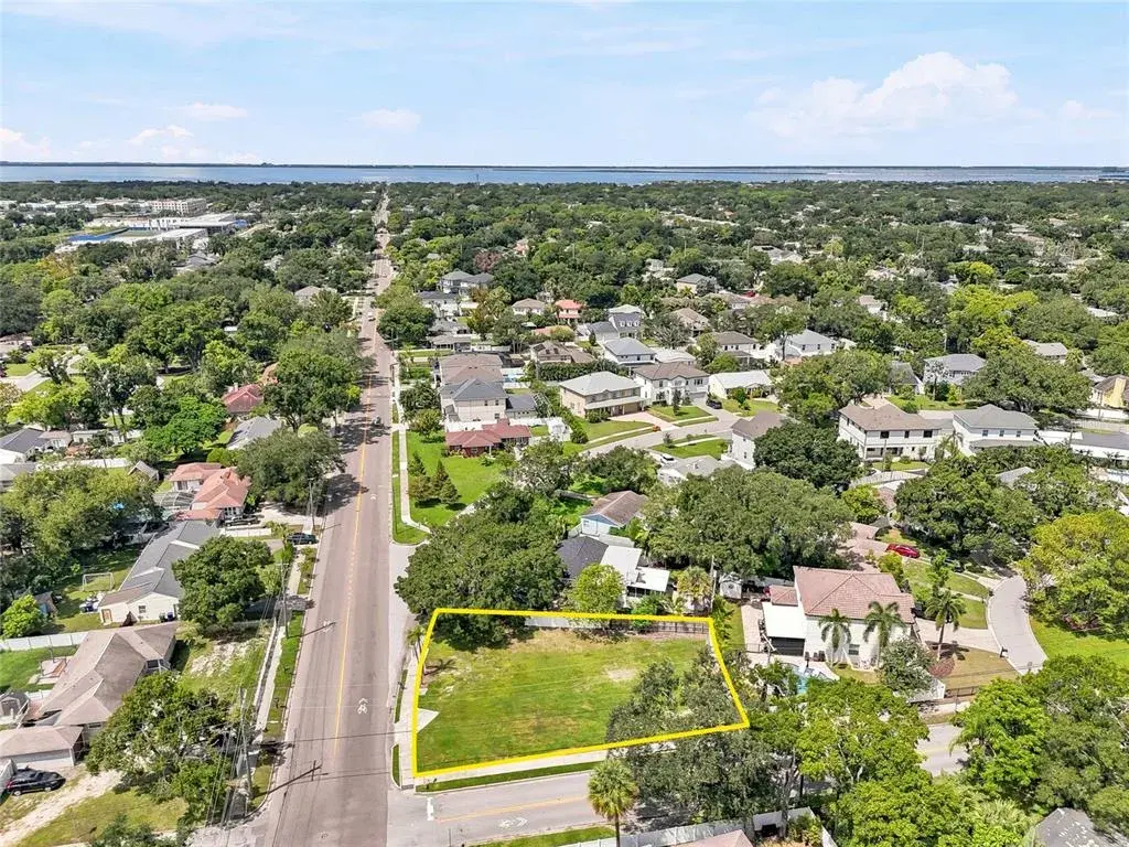 Property for sale at 3622 W TAMPA CIRCLE, TAMPA, FL, 33629