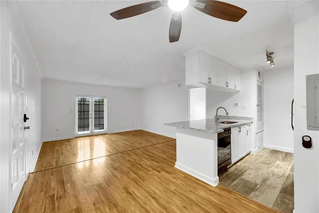 Property for sale at 5304 W KENNEDY BOULEVARD UNIT 106, TAMPA, FL, 33609