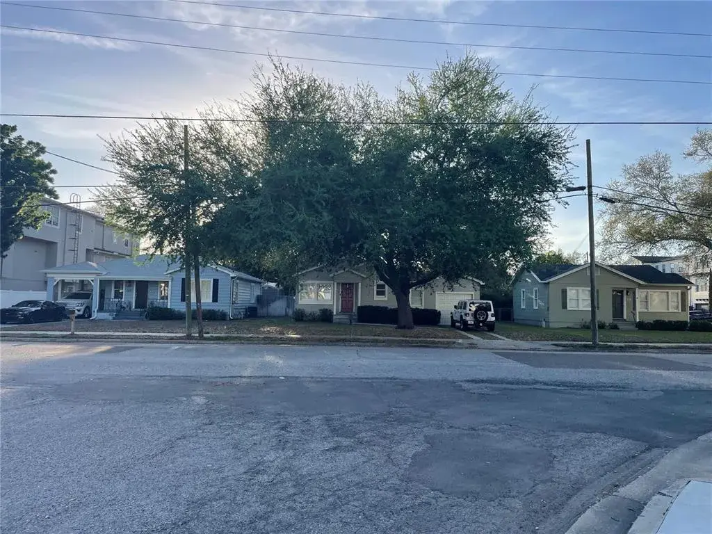 305, 303, 301,  S Audubon houses