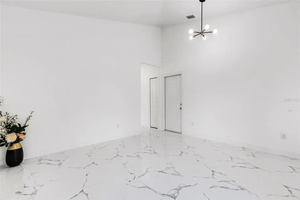 Property for sale at 806 W LOWRY LANE, TAMPA, FL, 33604