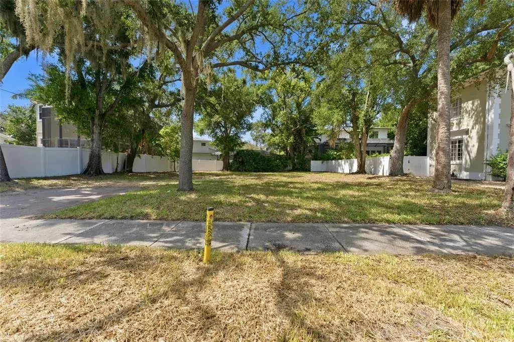 Property for sale at 5010 W AZEELE STREET, TAMPA, FL, 33609