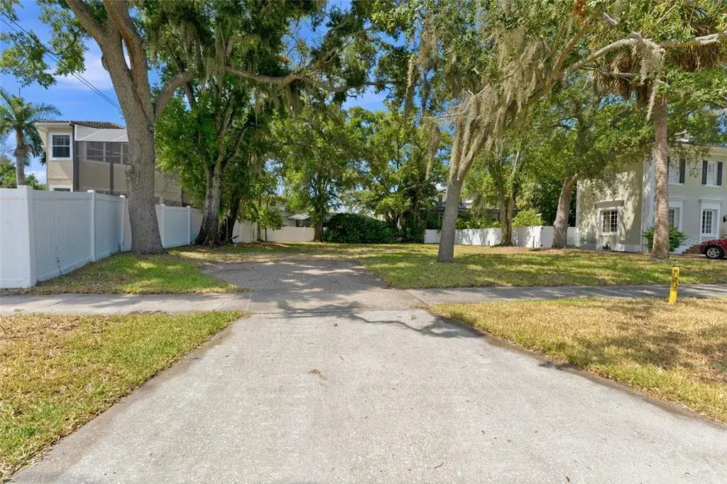 Property for sale at 5010 W AZEELE STREET, TAMPA, FL, 33609
