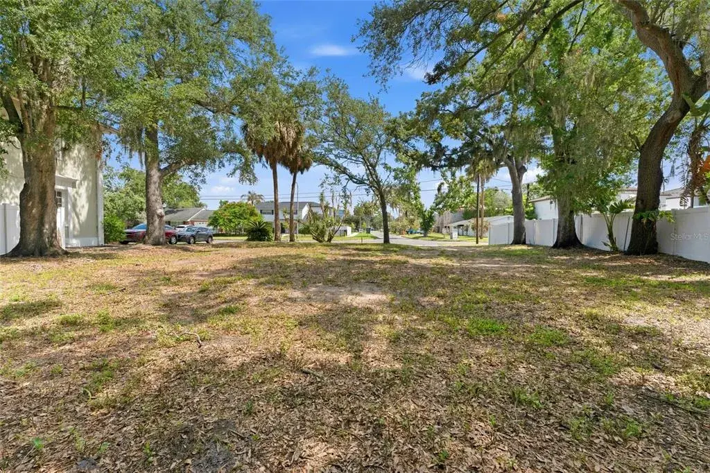 Property for sale at 5010 W AZEELE STREET, TAMPA, FL, 33609