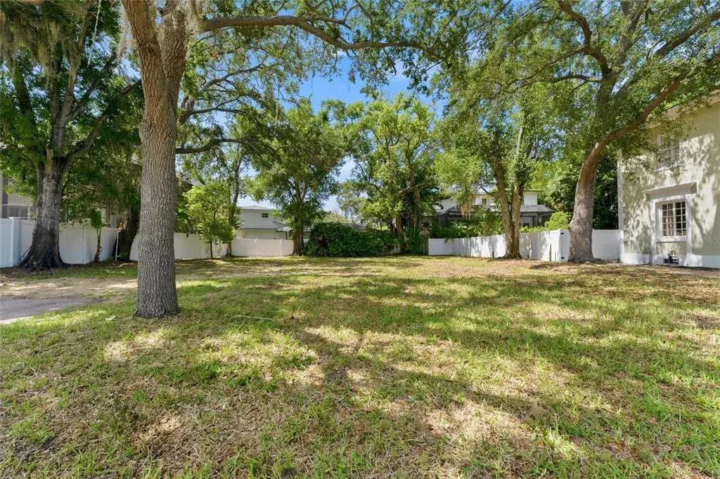Property for sale at 5010 W AZEELE STREET, TAMPA, FL, 33609