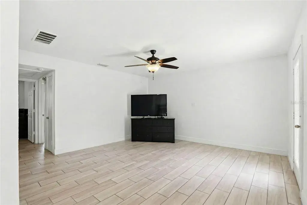 Property for sale at 2521 W CREST AVENUE, TAMPA, FL, 33614