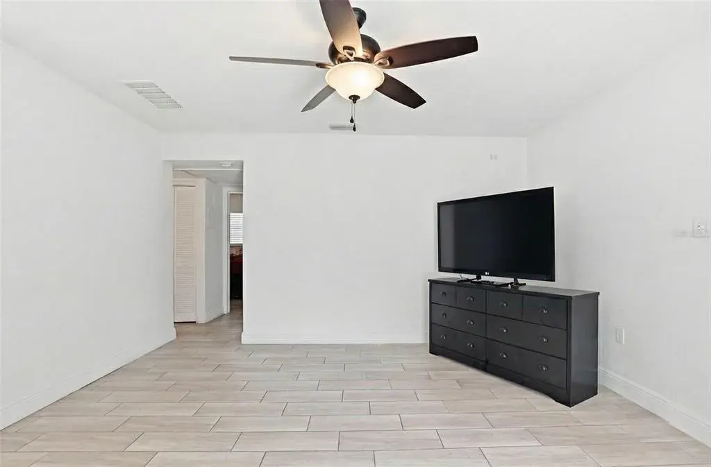 Property for sale at 2521 W CREST AVENUE, TAMPA, FL, 33614