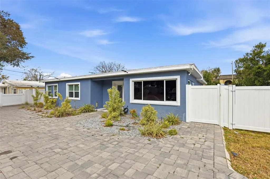 Property for sale at 2521 W CREST AVENUE, TAMPA, FL, 33614
