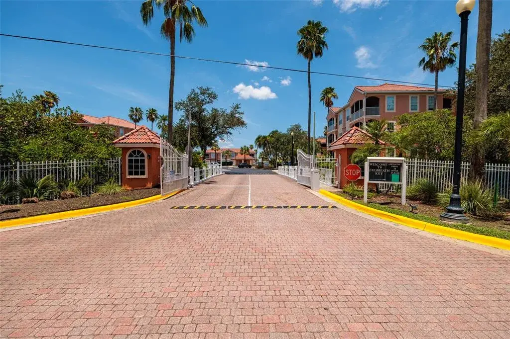 Property for sale at 5000 CULBREATH KEY WAY UNIT 4-105, TAMPA, FL, 33611