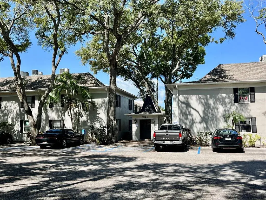 Bayshore Landings is nestled underneath mature oaks
