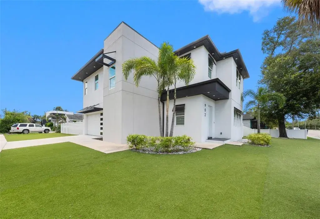 Property for sale at 902 W SLIGH AVENUE, TAMPA, FL, 33604