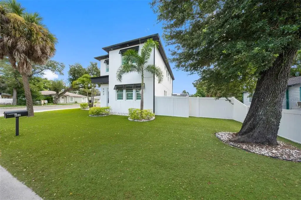 Property for sale at 902 W SLIGH AVENUE, TAMPA, FL, 33604