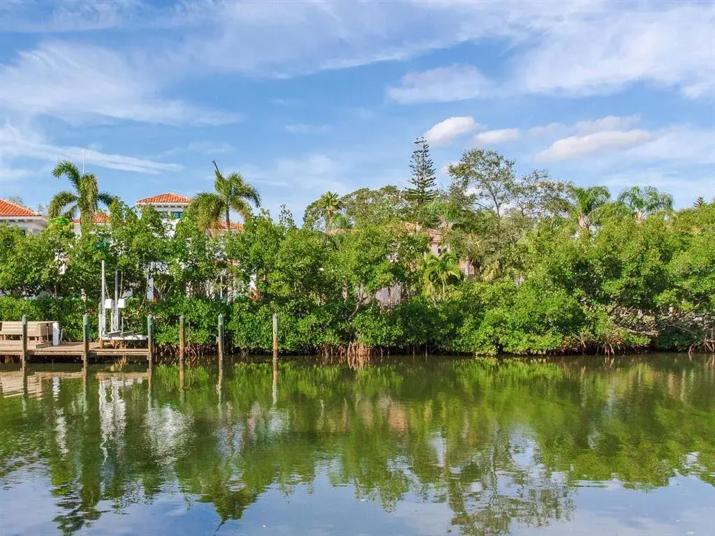 Property for sale at 5001 S SHORE CREST CIRCLE, TAMPA, FL, 33609