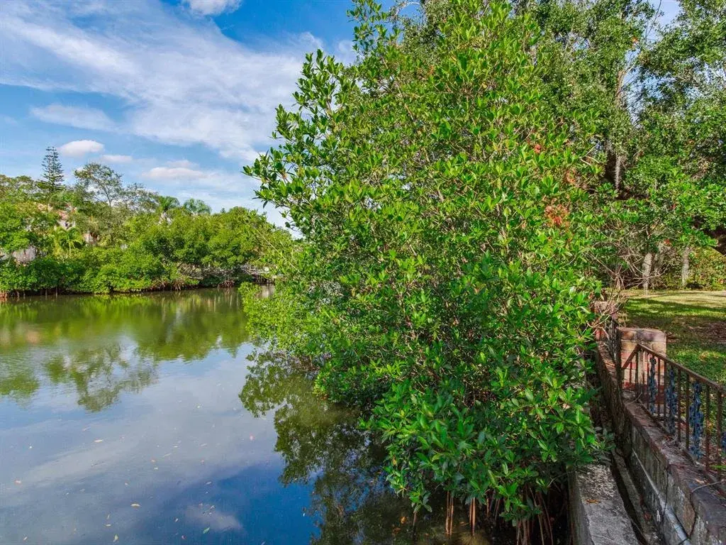 Property for sale at 5001 S SHORE CREST CIRCLE, TAMPA, FL, 33609