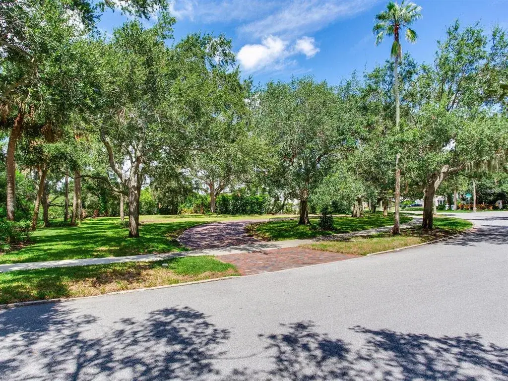 Property for sale at 5001 S SHORE CREST CIRCLE, TAMPA, FL, 33609