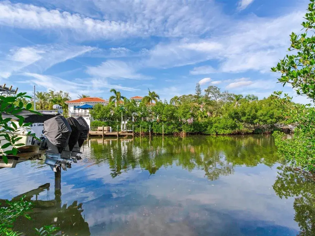 Property for sale at 5001 S SHORE CREST CIRCLE, TAMPA, FL, 33609