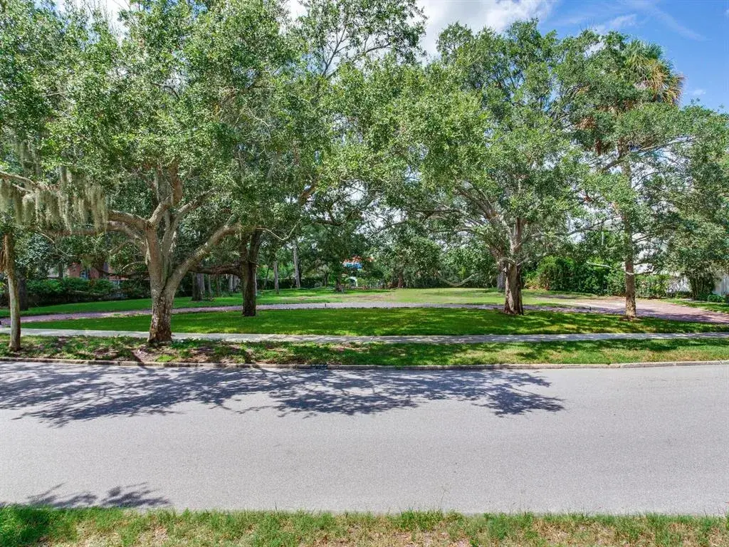Property for sale at 5001 S SHORE CREST CIRCLE, TAMPA, FL, 33609