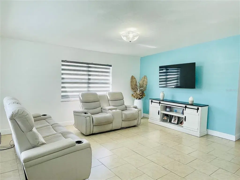 Property for sale at 2307 W HAMILTON AVENUE, TAMPA, FL, 33604